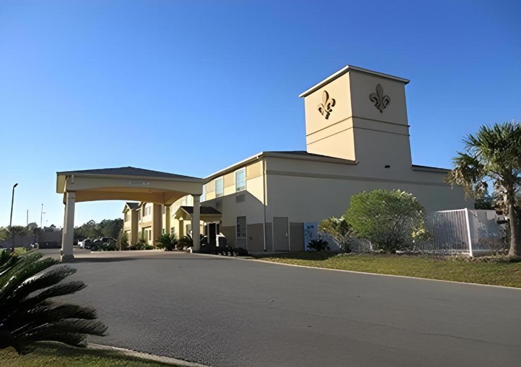 Rodeway Inn & Suites Winnfield Exterior photo